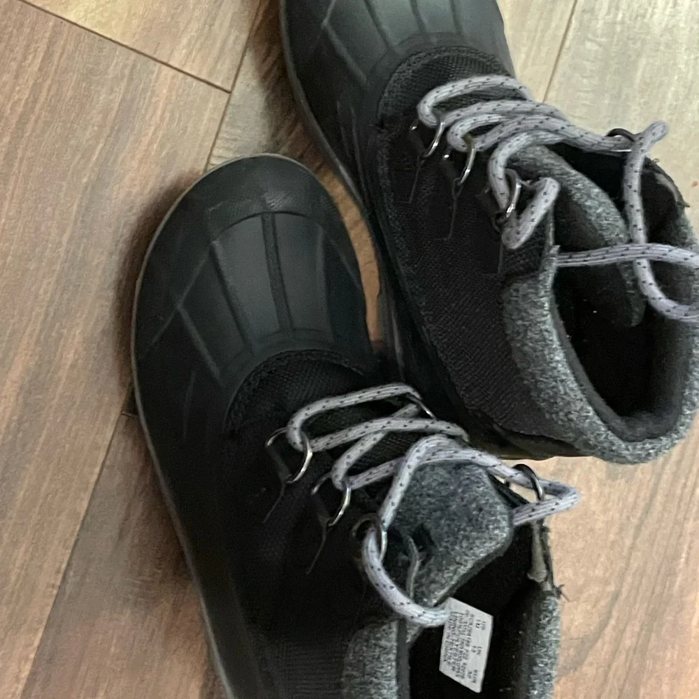 Sperry Kids Black Snow Boots with Gray Laces